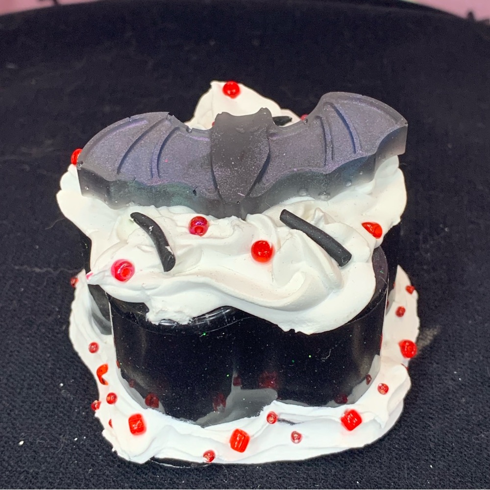 Small resin trinket box black
